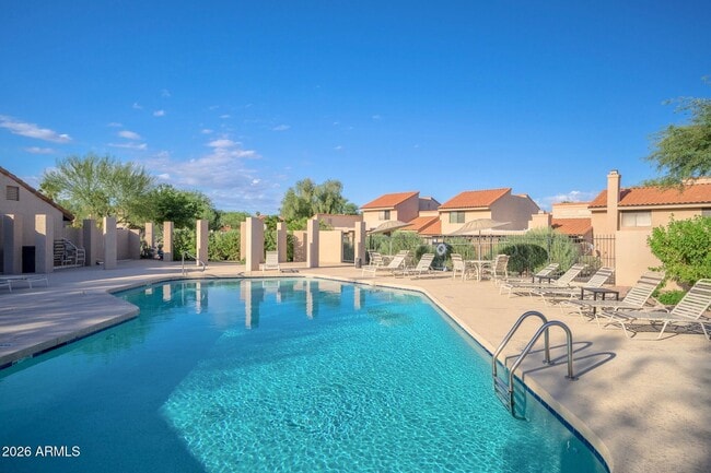 Building Photo - 322 E Bluebell Ln