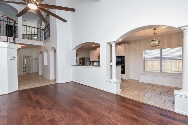Building Photo - 16915 Locust Springs Dr