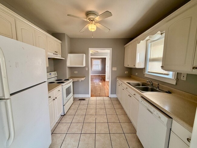 Building Photo - 538 S Hardy Ave