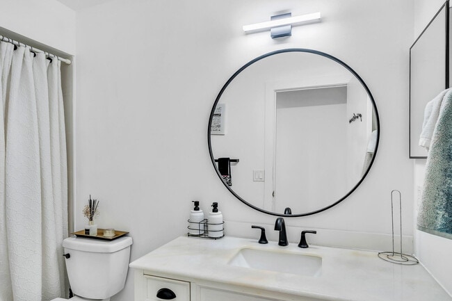 Building Photo - 10962 57th Pl S