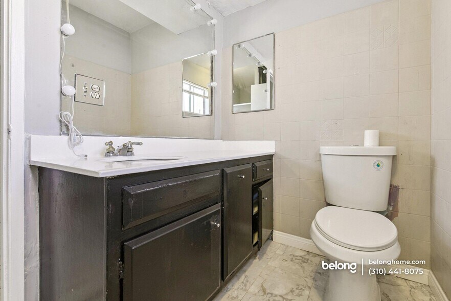 Building Photo - 6911 Bellaire Ave