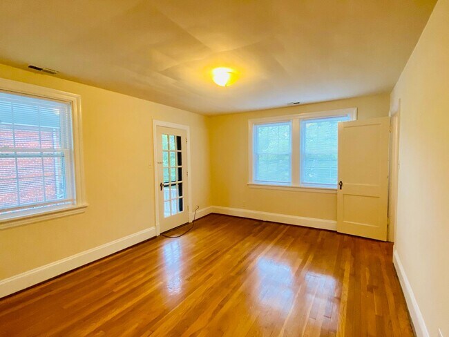 Building Photo - 4208 Fitzhugh Ave