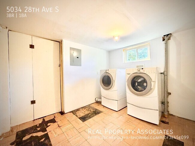 Building Photo - 5034 28th Ave S
