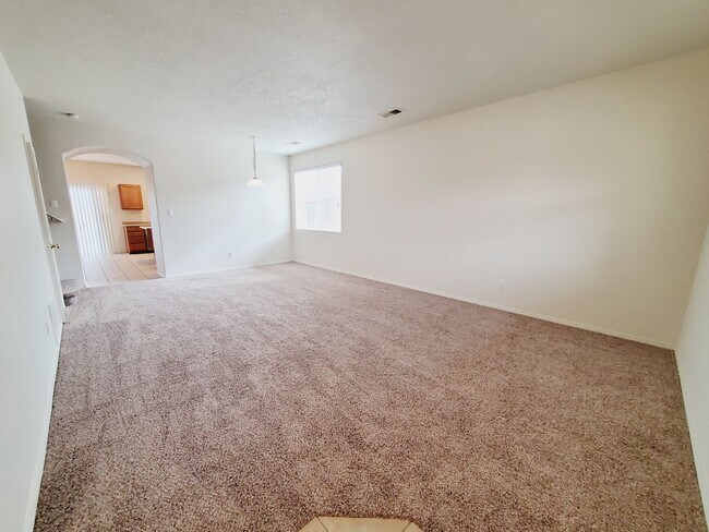 Building Photo - 3 Bedroom 2.5 Bathroom