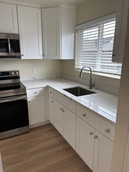 New sink and faucet - 912 Roosevelt St
