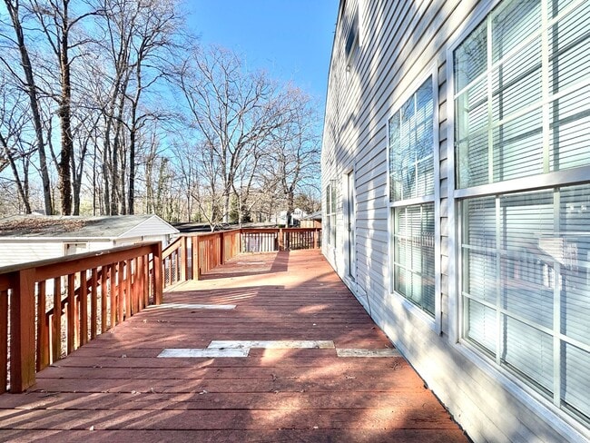 Building Photo - Spacious 4 Bedroom Located in Garden Homes