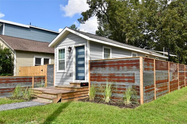 Building Photo - 321 E 35th St