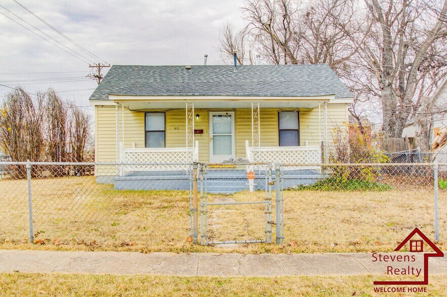 Building Photo - 815 SW H Ave