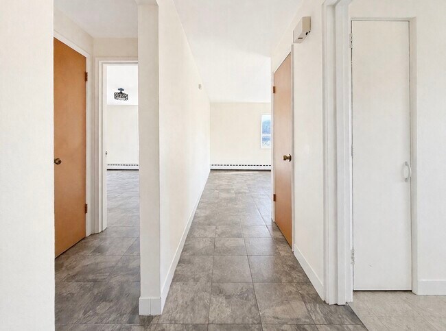 Building Photo - 7 Tompkins St