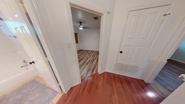 Building Photo - 6705 Rosita Oak Dr