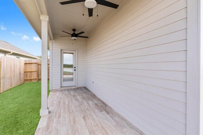 Building Photo - 40720 Mostyn Lake Dr