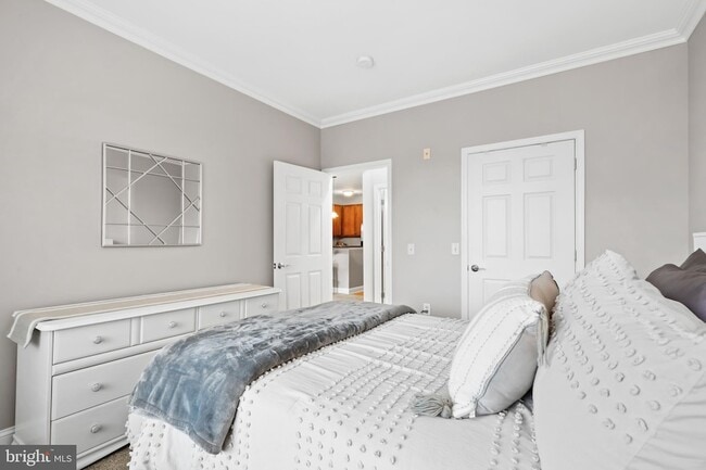 Building Photo - 200 W Elm St