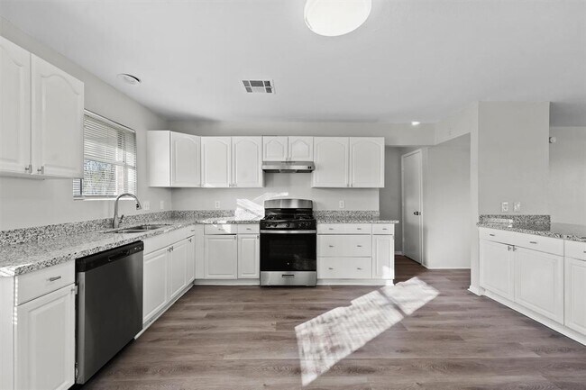 Building Photo - 455 Longstreet Rd
