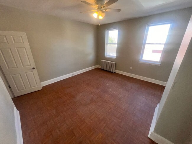 Building Photo - Contemporary 2 Bedroom Townhome w/ Updated Kitchen & Washer/dryer