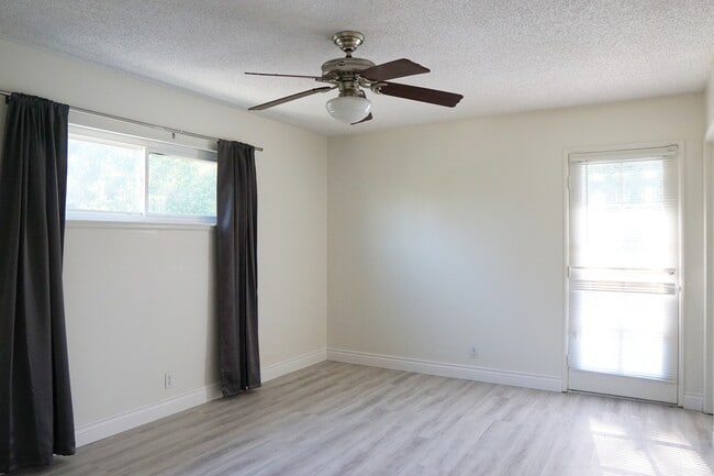 Building Photo - 39220 Karen St