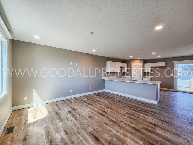 Building Photo - 6 Bedroom 4 bathroom two story home in Waukee