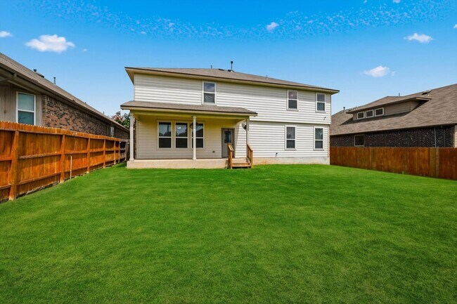 Building Photo - Spacious 6 Bedroom with Media Room!