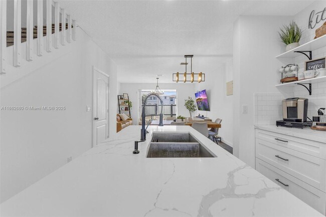 Building Photo - 21245 NE 8th Pl