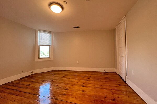 Building Photo - 276 Cabot St