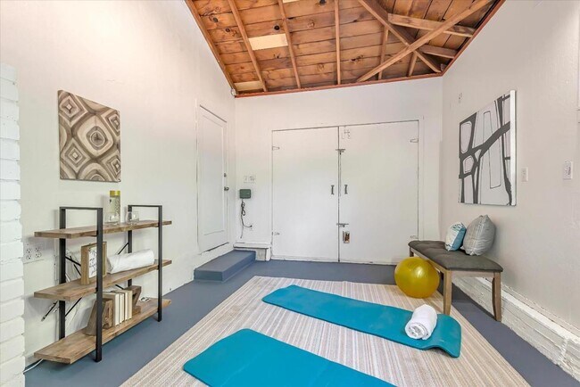 Building Photo - 745 Independence Ave