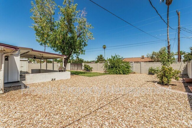 Building Photo - 104 E La Jolla Dr