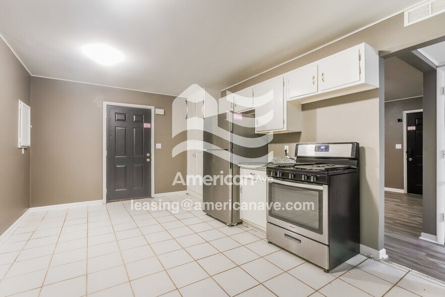 Building Photo - 2022 Bergan St
