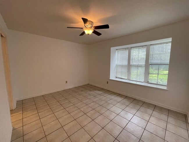 Building Photo - 8265 Kingsbrook Rd