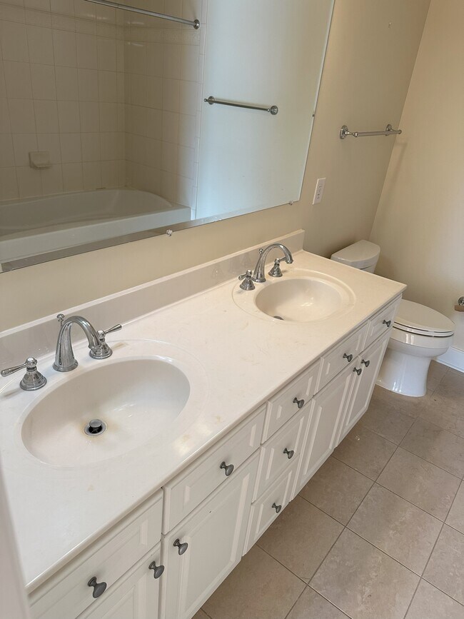 Primary Bathroom 4 - 5 Park Pl