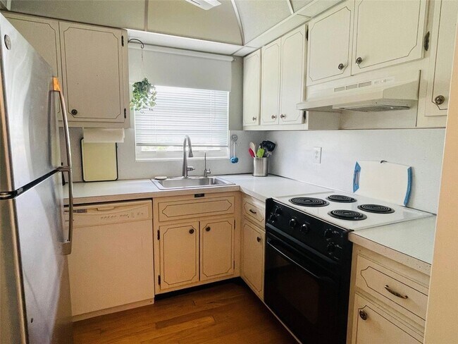 Building Photo - 2500 NE 48th Ln