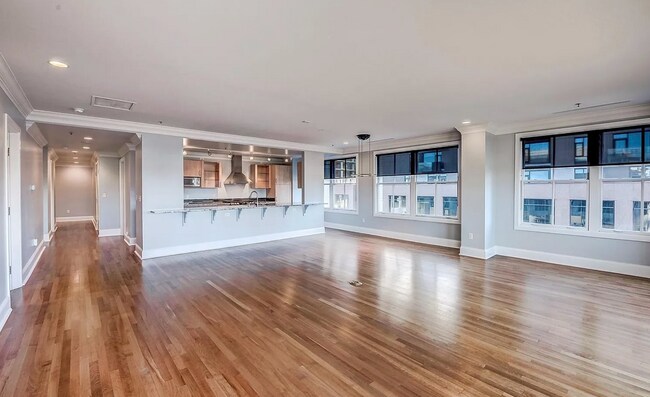 Building Photo - 1560 Blake St