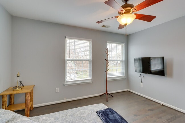 Building Photo - 3102 Hillside Ave