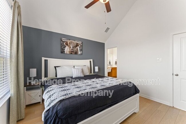 Building Photo - 2119 Hofstaat