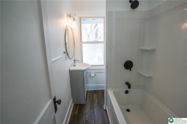 Building Photo - 256 Lehigh Ave