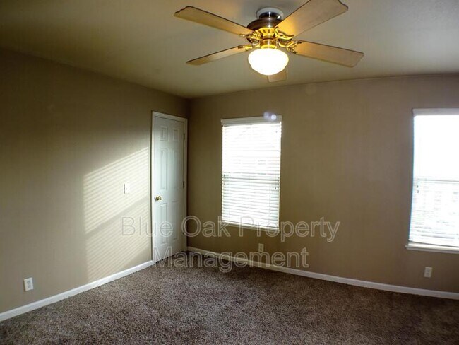 Building Photo - 2099 Hartford Dr