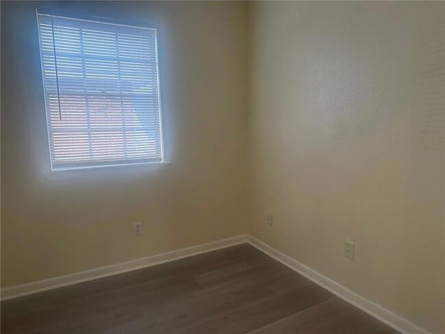 Building Photo - 2909 Lake Villa Dr