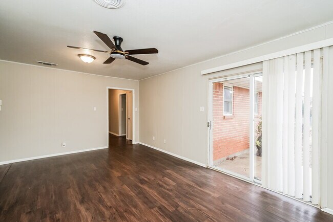 Building Photo - 6420 Valley Ridge Dr