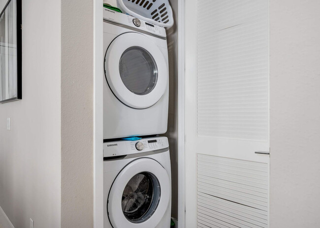 Building Photo - 7770 Sandy Ridge Dr