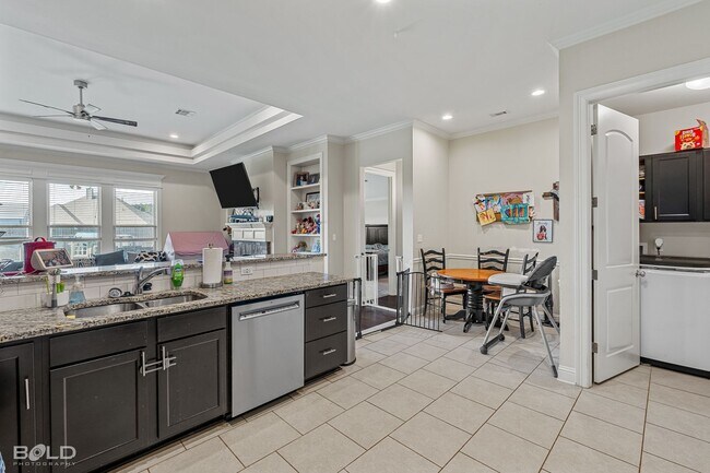 Building Photo - 331 N Hampton St