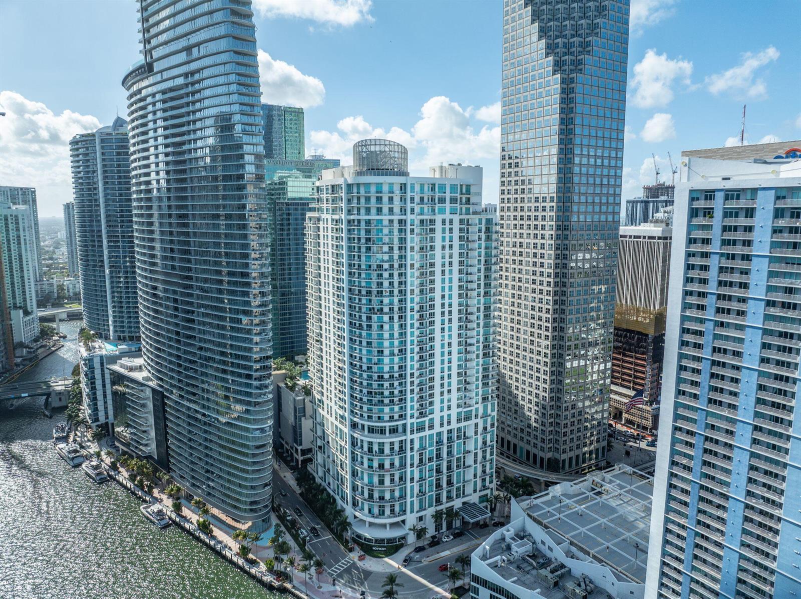 Building Photo - 300 S Biscayne Blvd