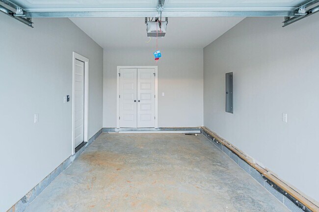 Building Photo - 809/811 Rodeo Lane