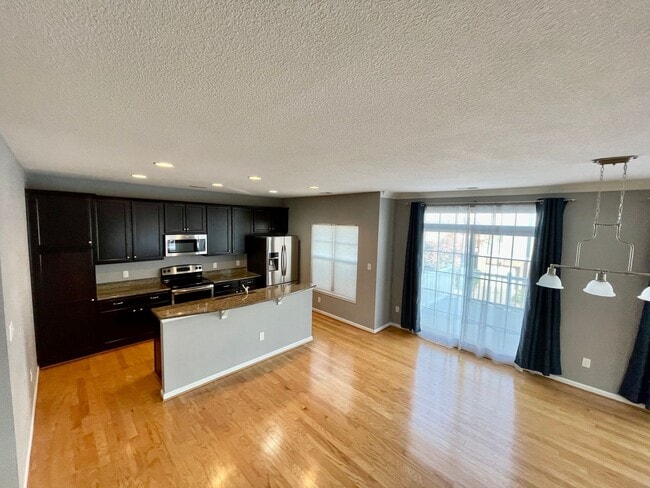 Building Photo - Spacious Condo - Waterfront Community - Av...