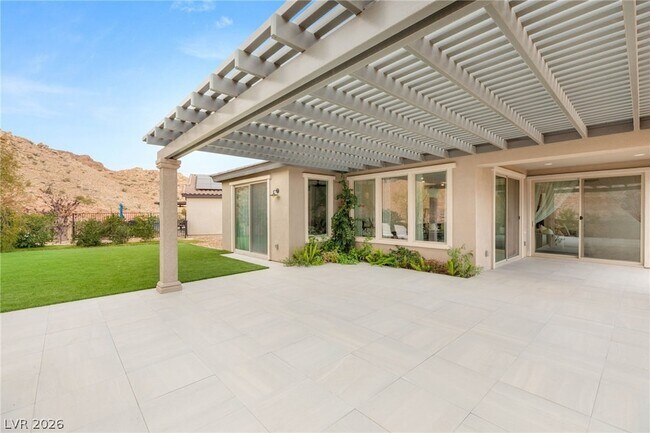 Building Photo - 6 Sun Lily Ln