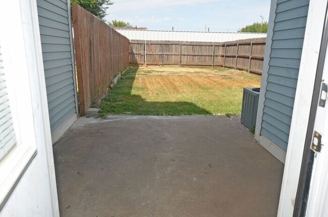 Building Photo - 3 Bed 2 Bath 2 Car Duplex in Chisholm Creek NW OKC