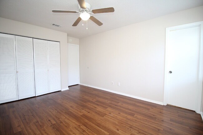 Building Photo - Great 4BR/2BA Home Near PSC Westside & NAS...