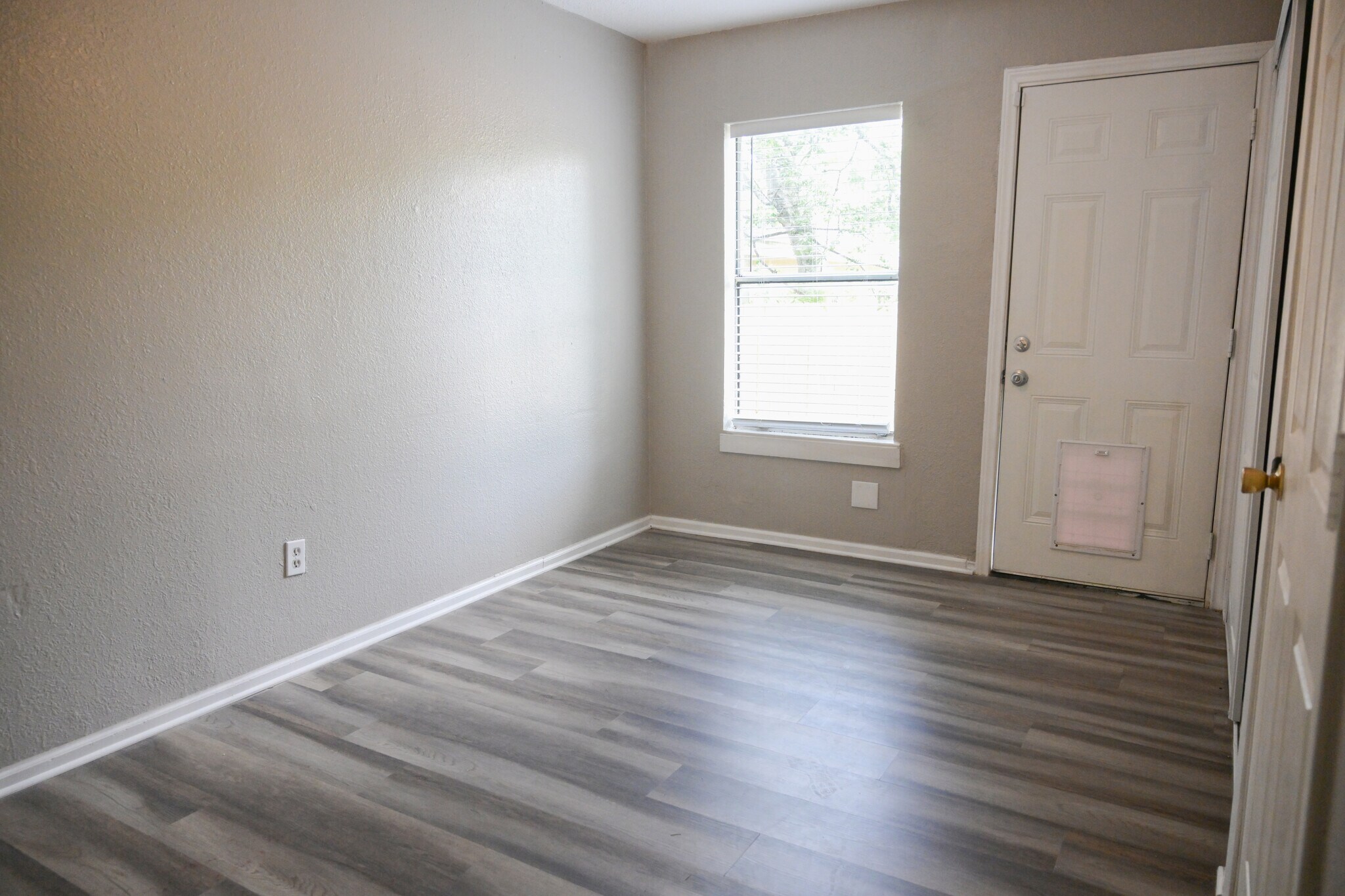 Building Photo - 2025 Texas Ave