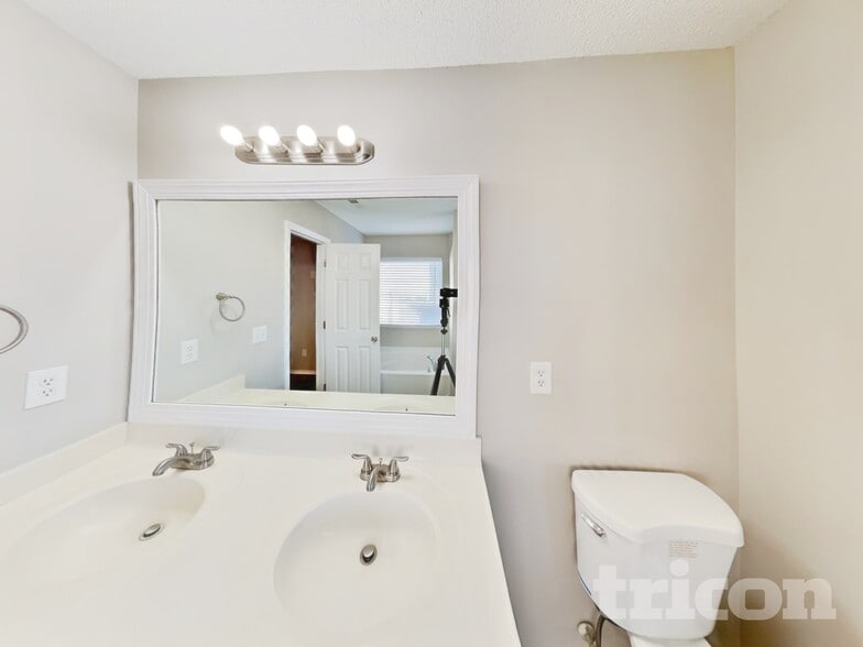 Building Photo - 933 Mailwood Dr