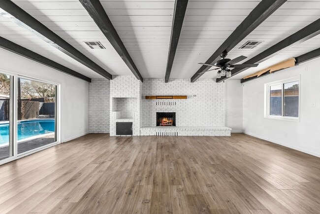 Building Photo - 442 Lightcap St