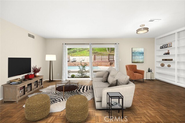 Building Photo - 1653 Vía Del Rey