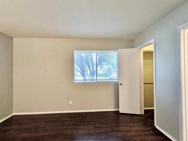 Building Photo - 2121 Travis Dr