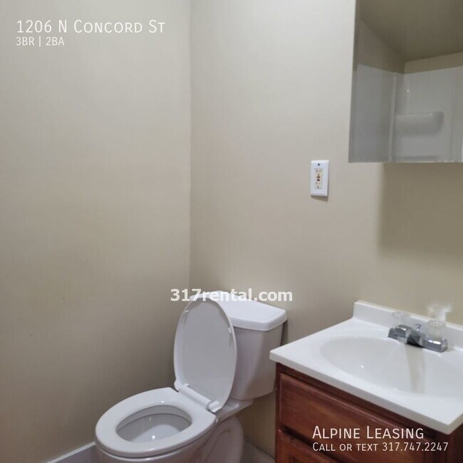 Building Photo - Near Westside 3BR/2BA House w/Garage!